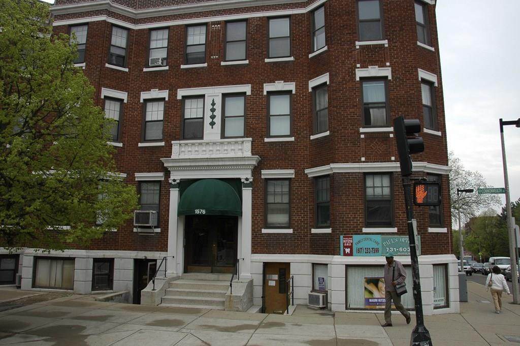1576 Commonwealth Ave - Photo 1