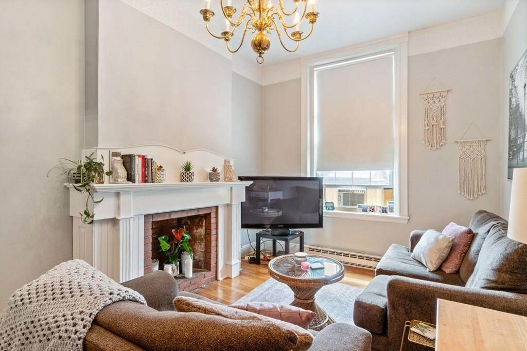 838 E Broadway - Photo 1