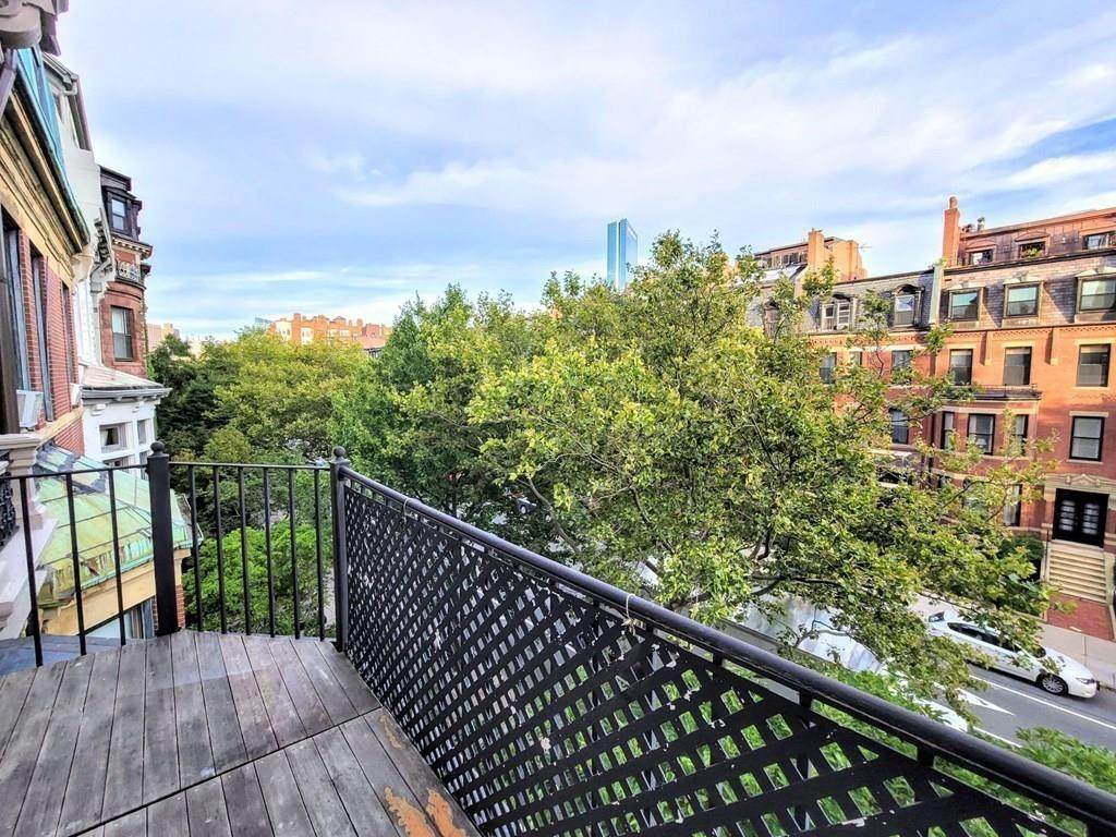 322 Beacon St - Photo 1