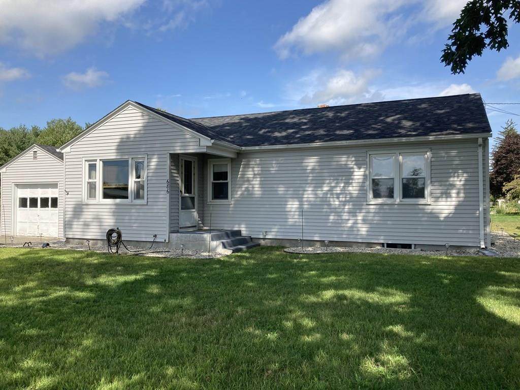 686 Chapin St - Photo 1