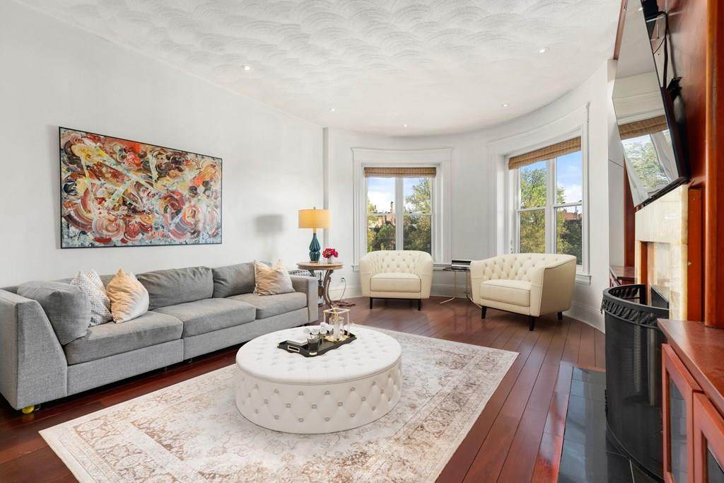 382 Commonwealth - Photo 1