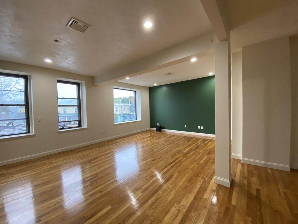 1008 Bennington Street - Photo 1