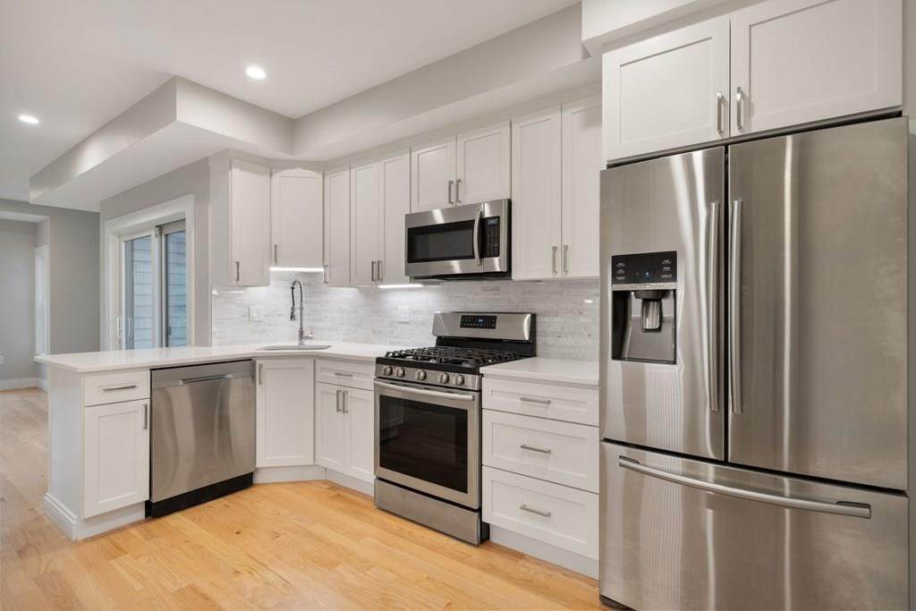 186 Havre St - Photo 1