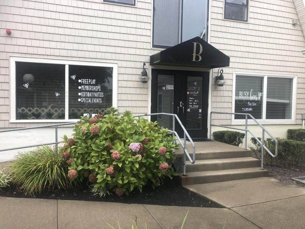 270 Huttleston Ave - Photo 1