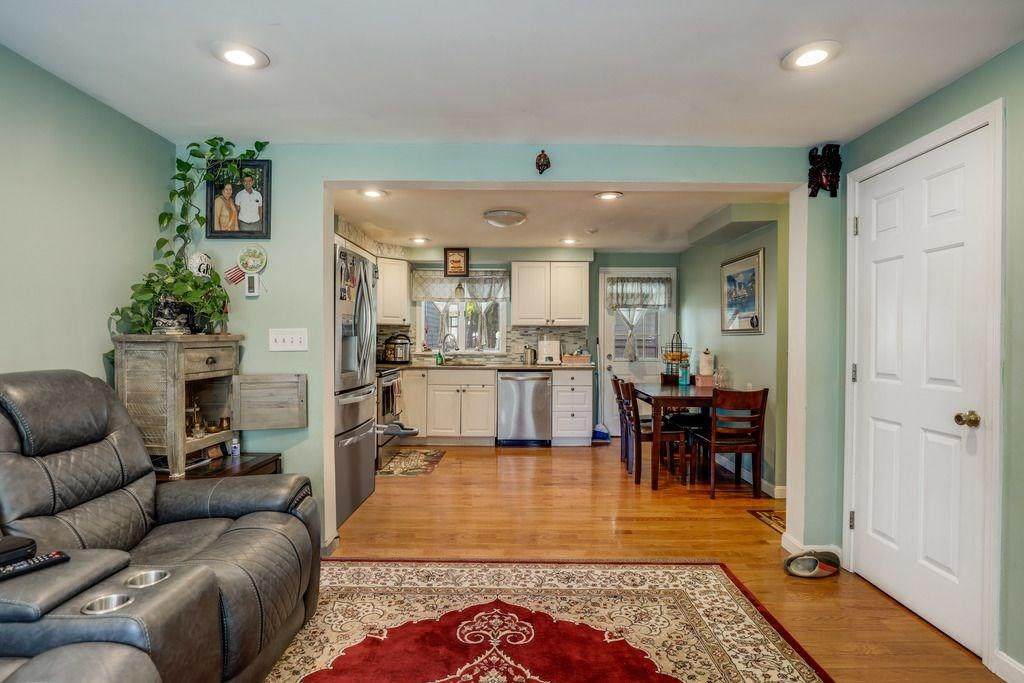 8 Vernal St - Photo 1