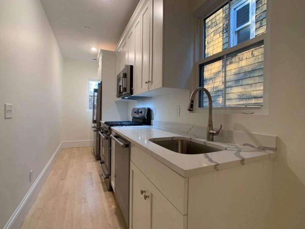 21 Howard - Photo 1