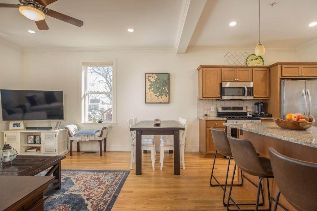 87 Ash St - Photo 1