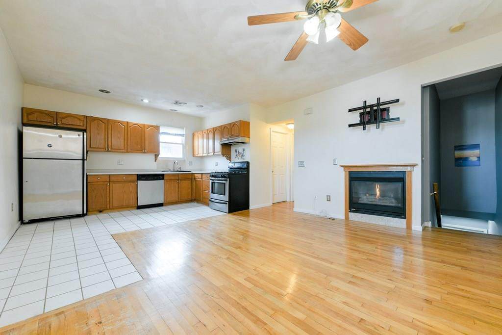 56 Library St - Photo 1