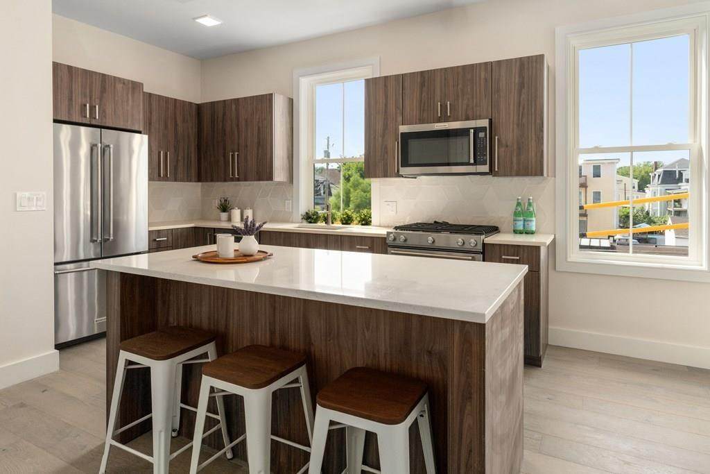 24 Rush Street - Photo 1