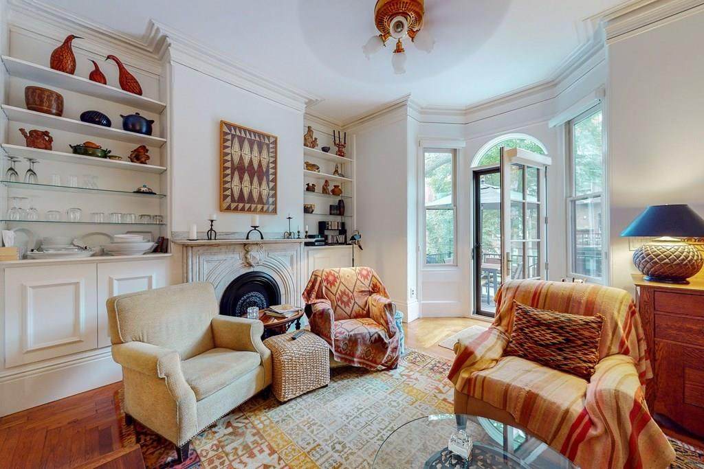 140 W Newton St - Photo 1
