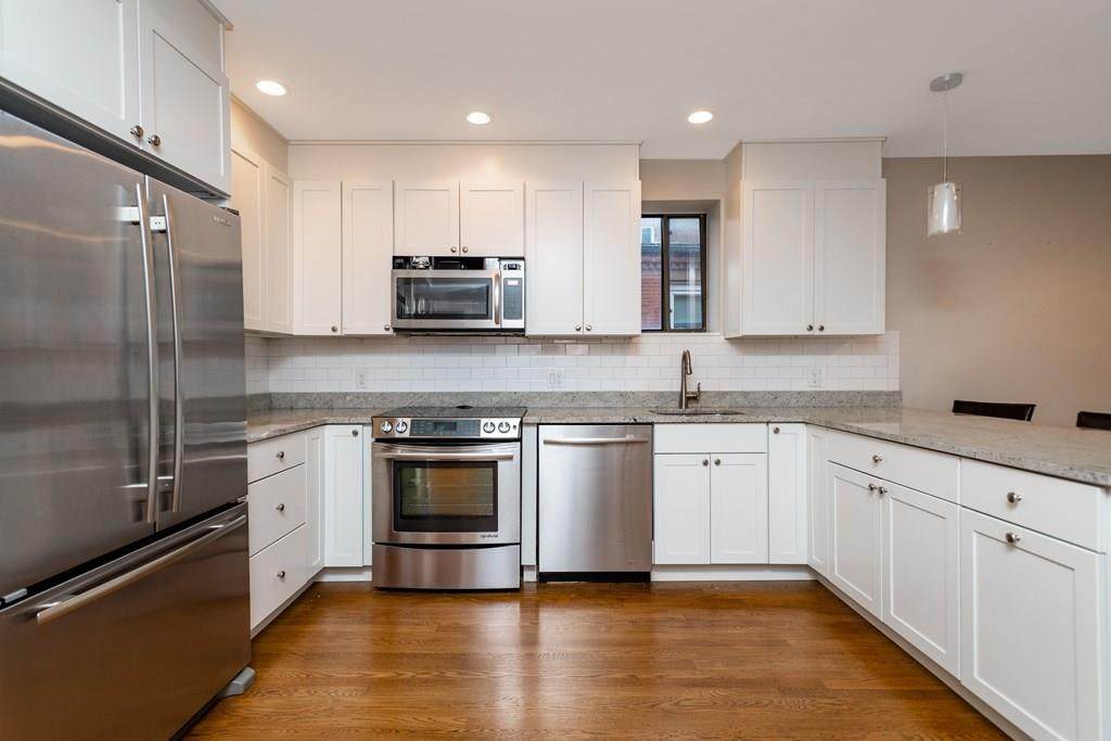 90 Salem St - Photo 1