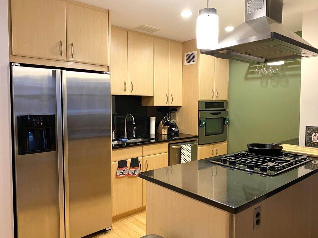 9 W. Broadway - Photo 1