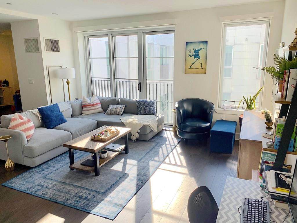 14 W Broadway - Photo 1