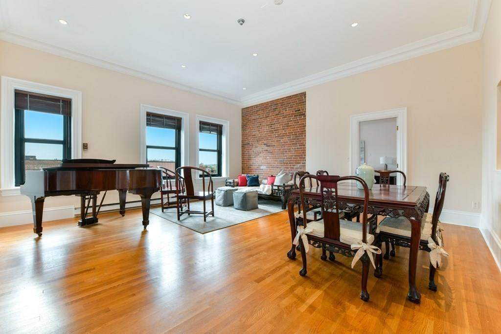 160 Commonwealth Avenue - Photo 1