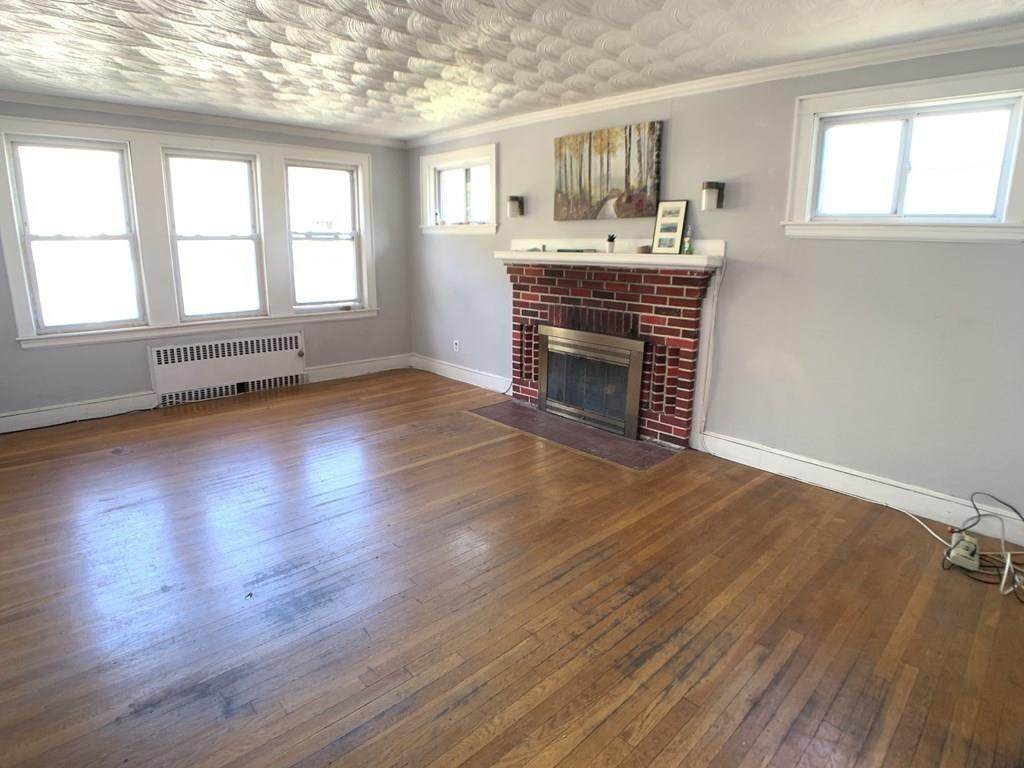 19 Woodstock Ave - Photo 1