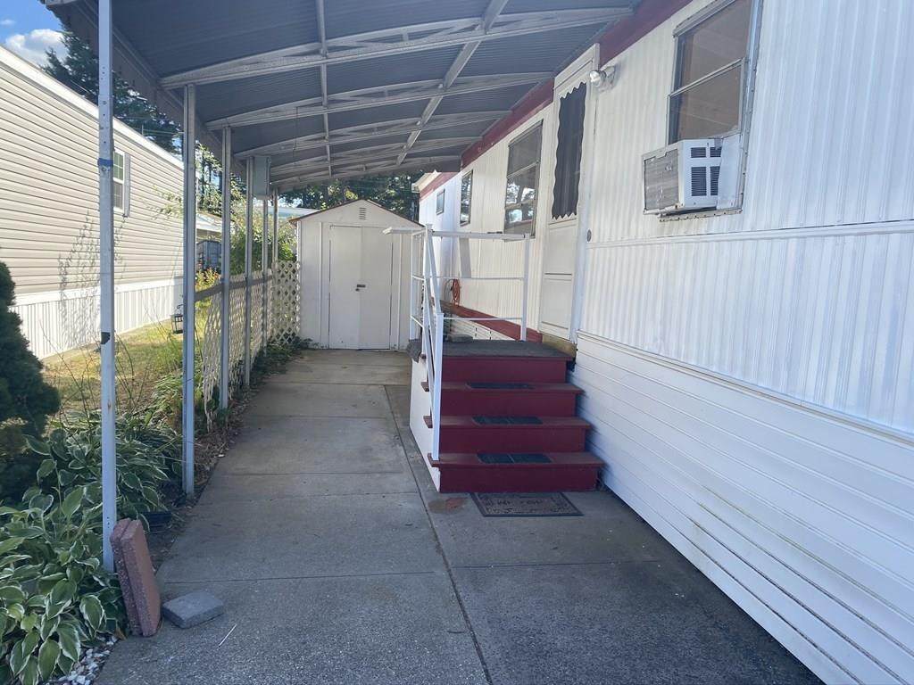 404 Southwick Rd - Photo 1