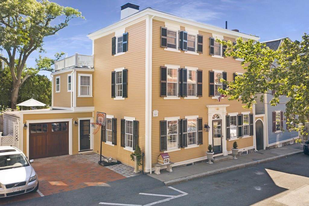 12 Washington Sq - Photo 1