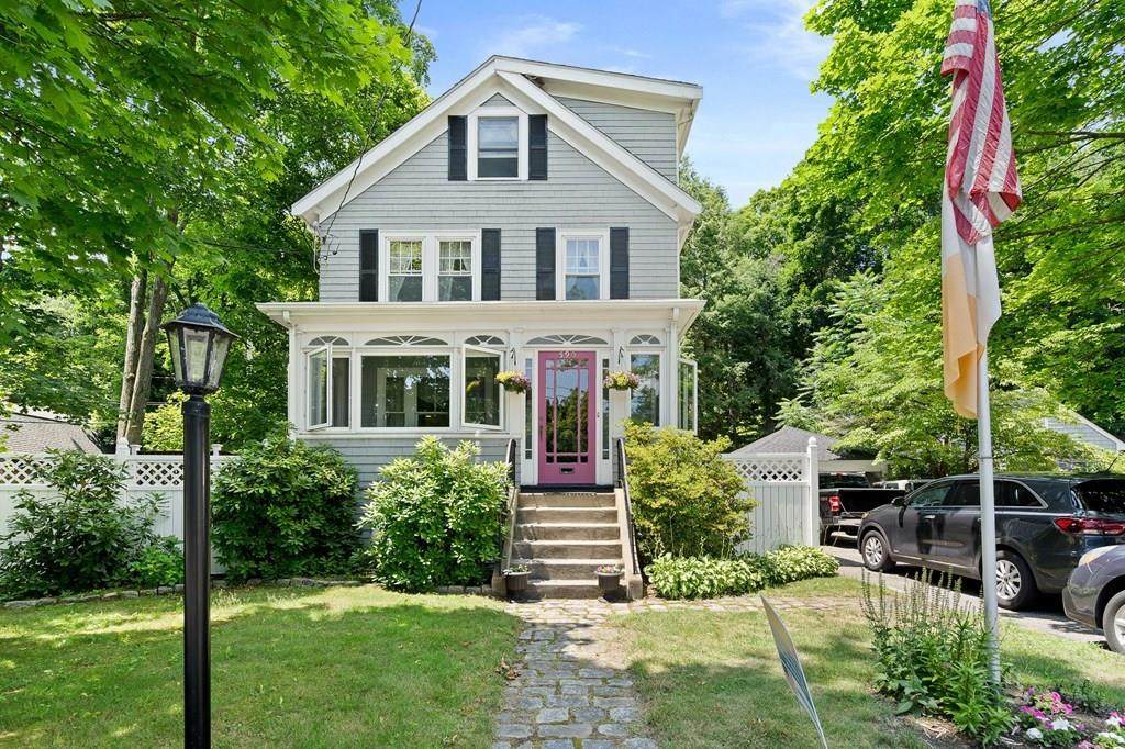 590 Lexington St - Photo 1