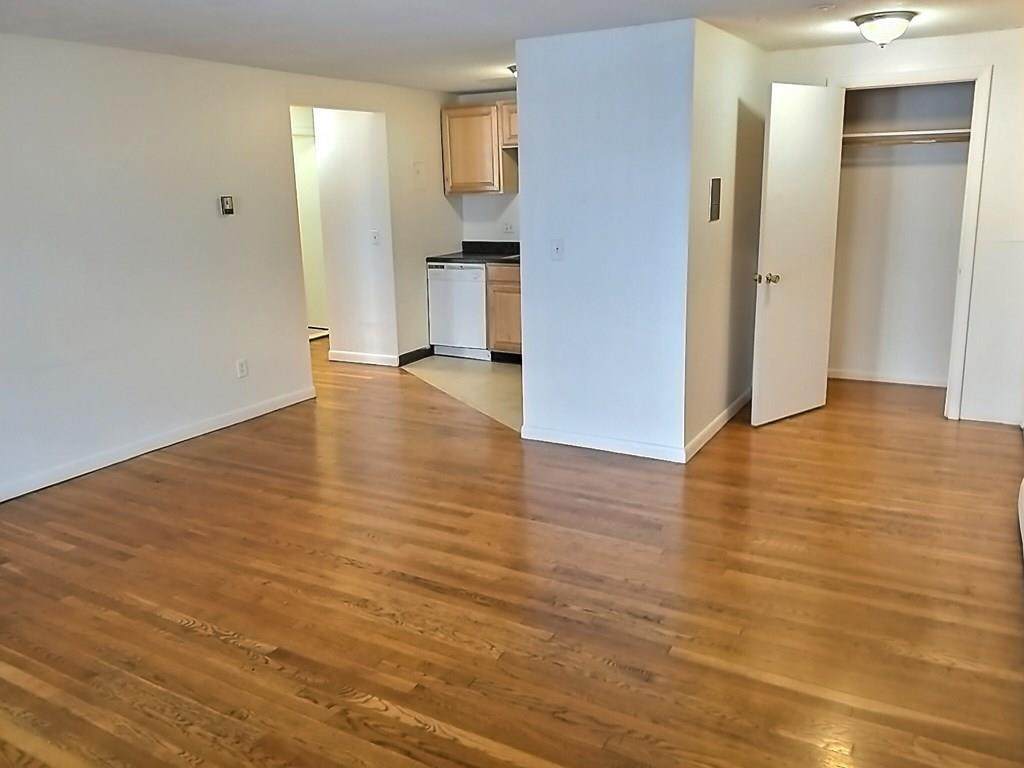 1039 Commonwealth Ave - Photo 1
