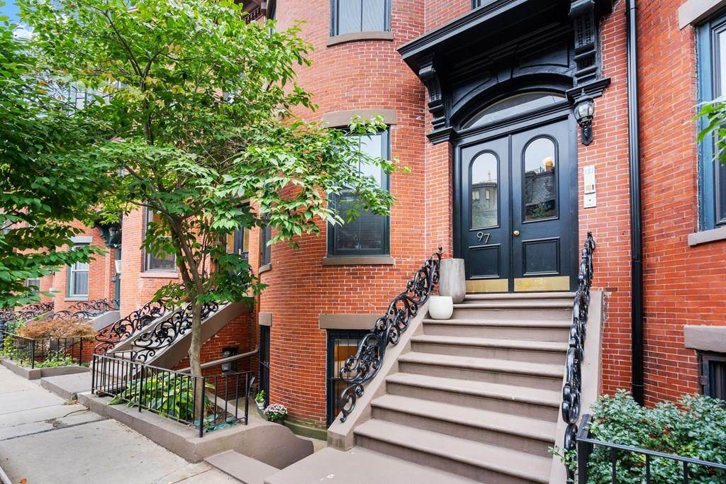 97 E Brookline - Photo 1