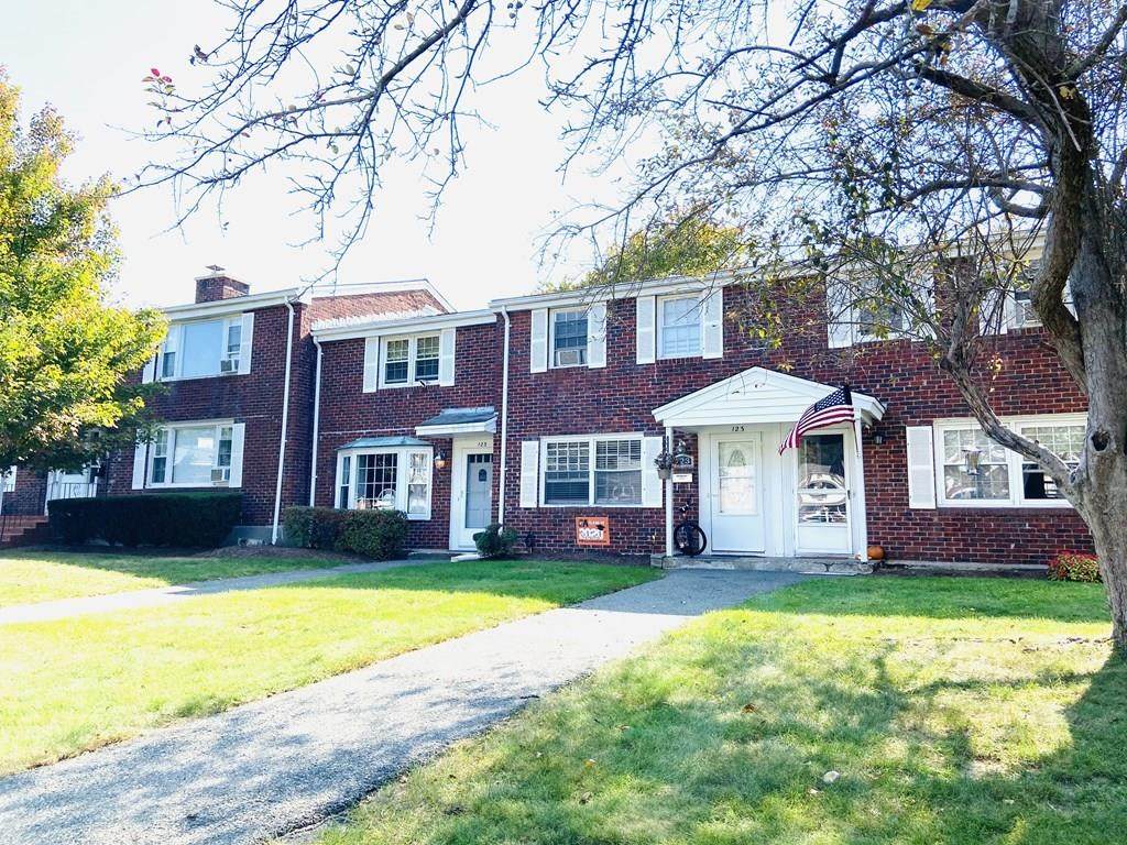 121 Coventry Cir - Photo 1