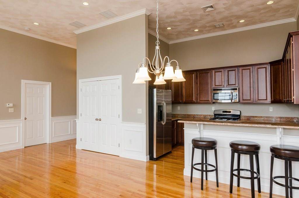 215 Harvard - Photo 1