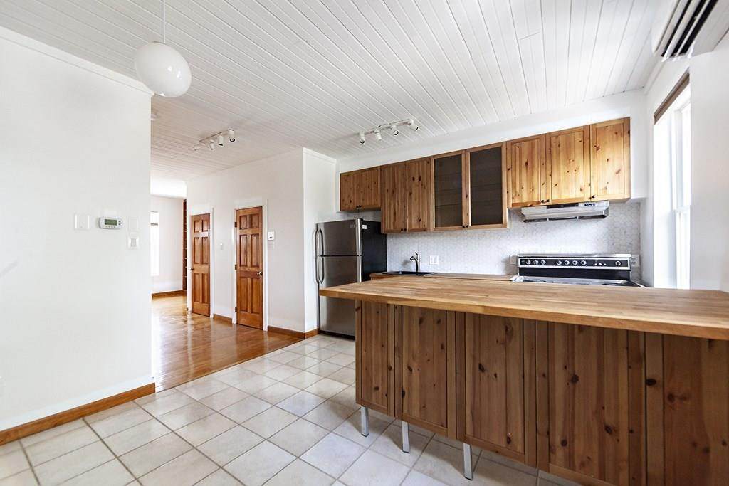 32 Hawthorne St - Photo 1