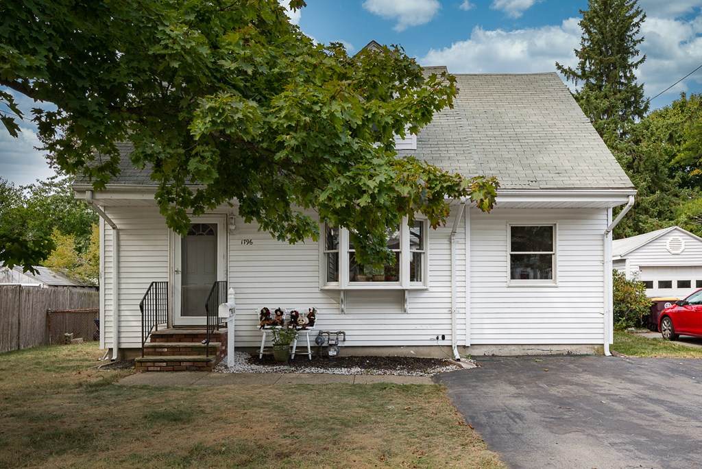 1796 Commercial St - Photo 1