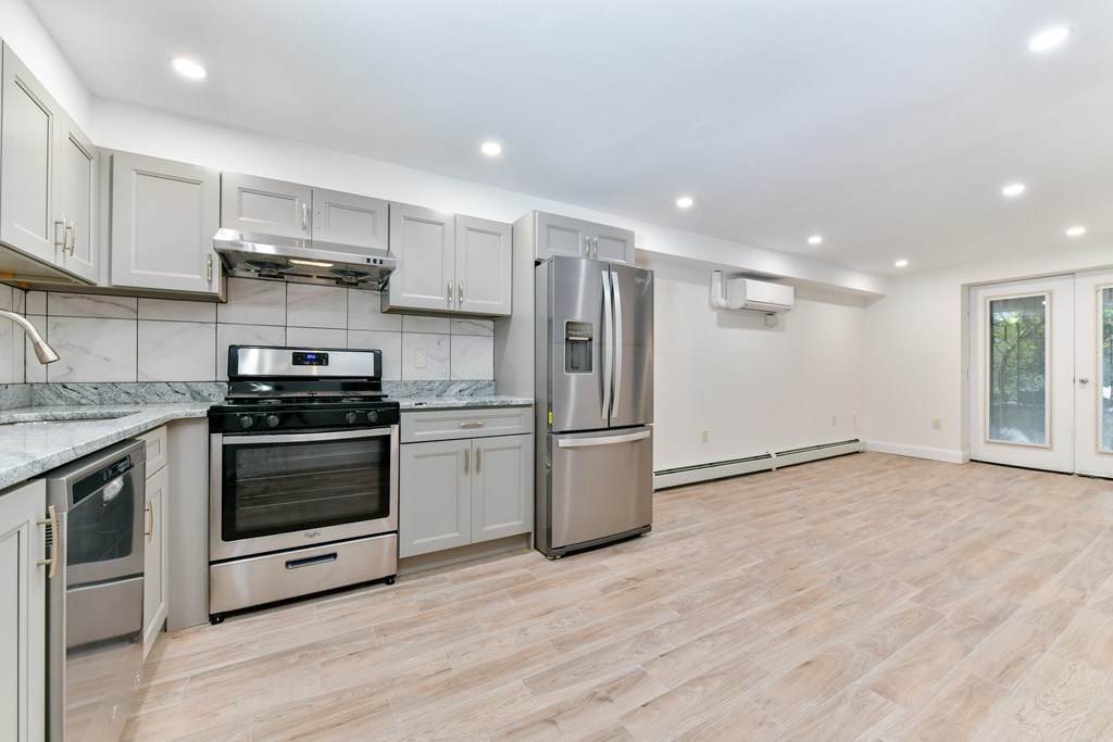 34 Yarmouth Street - Photo 1