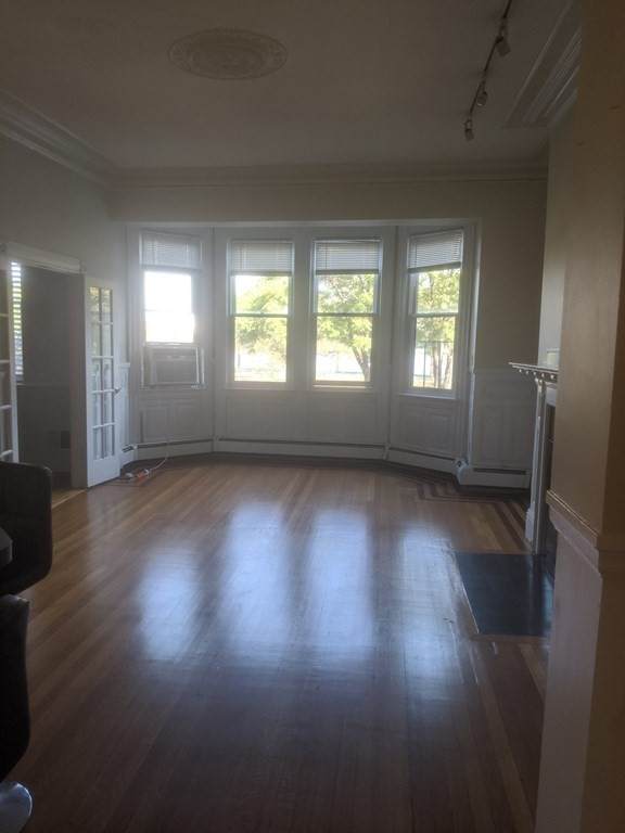 462 Beacon - Photo 1