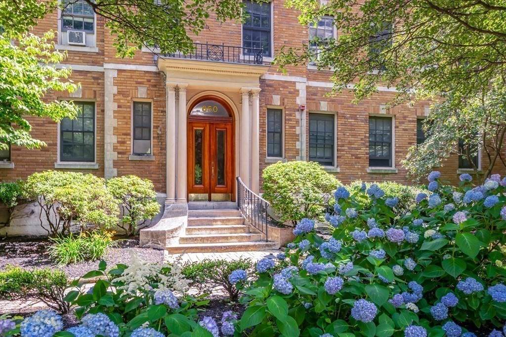 850 Massachusetts Ave - Photo 1
