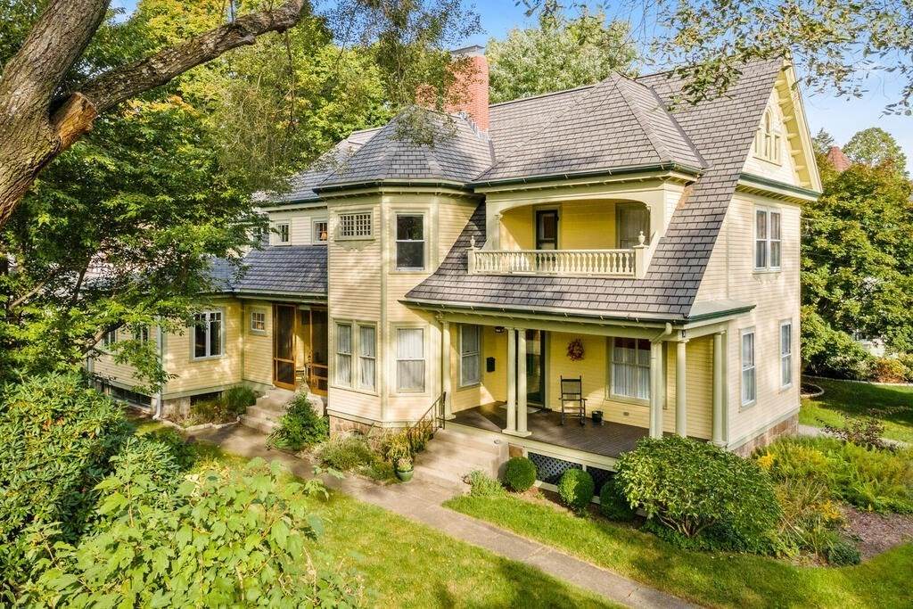 14 Orient Avenue - Photo 1