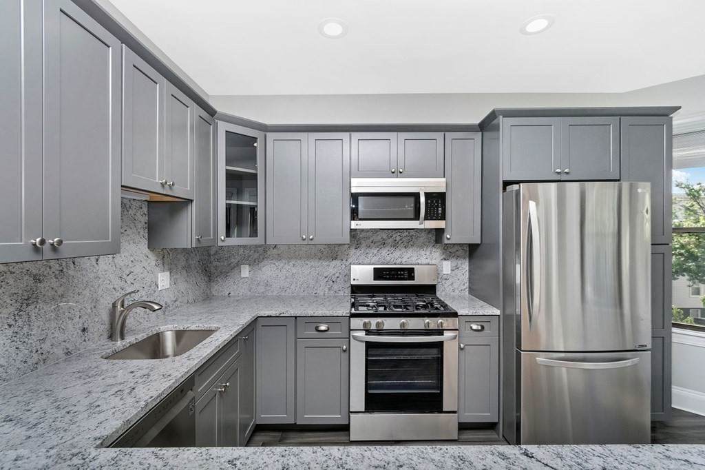 265 Bunker Hill St - Photo 1