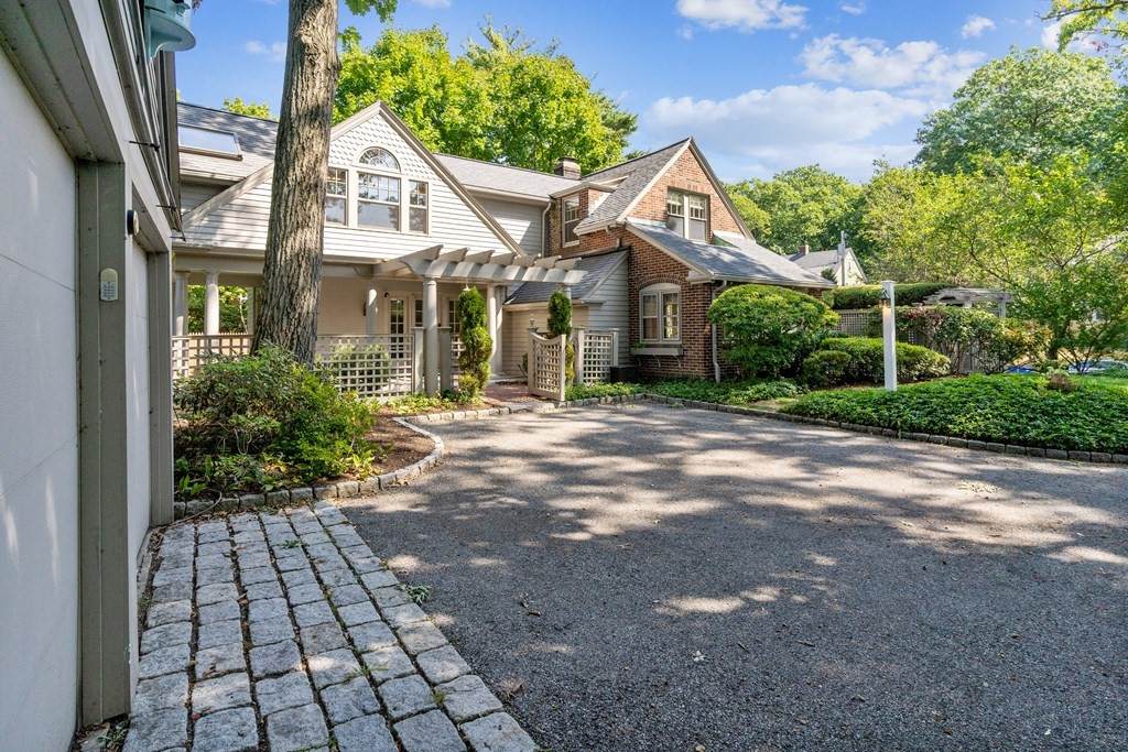 32 Hayes Ave - Photo 1