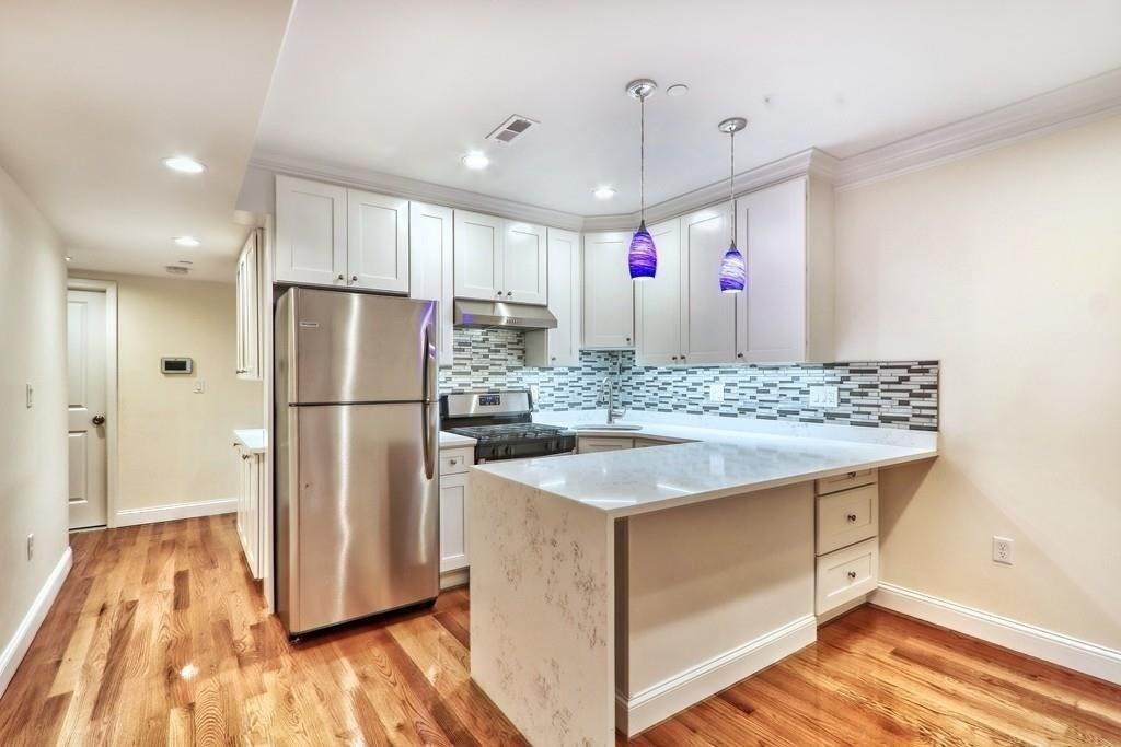 69 Maverick Sq - Photo 1