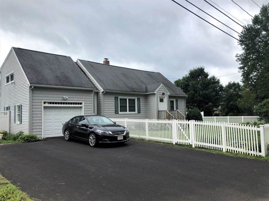 809 E Broadway - Photo 1