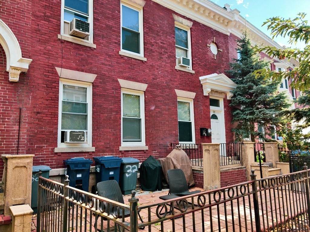 32 Leamington Rd - Photo 1
