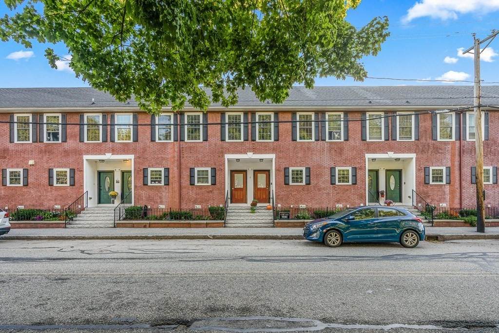 900 Lawrence St - Photo 1