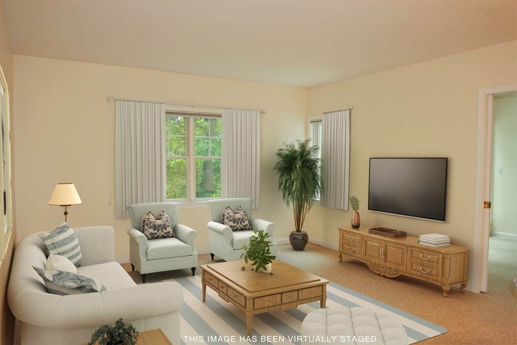 912 Main St - Photo 1