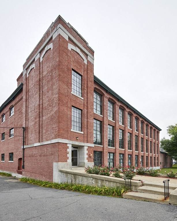 225 Broadway - Photo 1