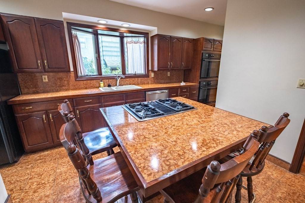 130 Sycamore St - Photo 1