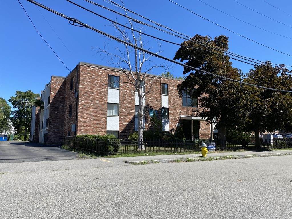 80 Newbury Avenue - Photo 1