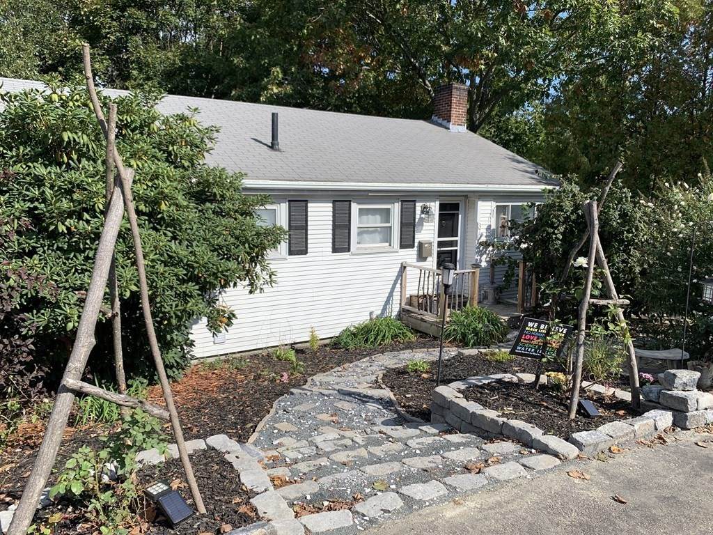370 Sprague St - Photo 1