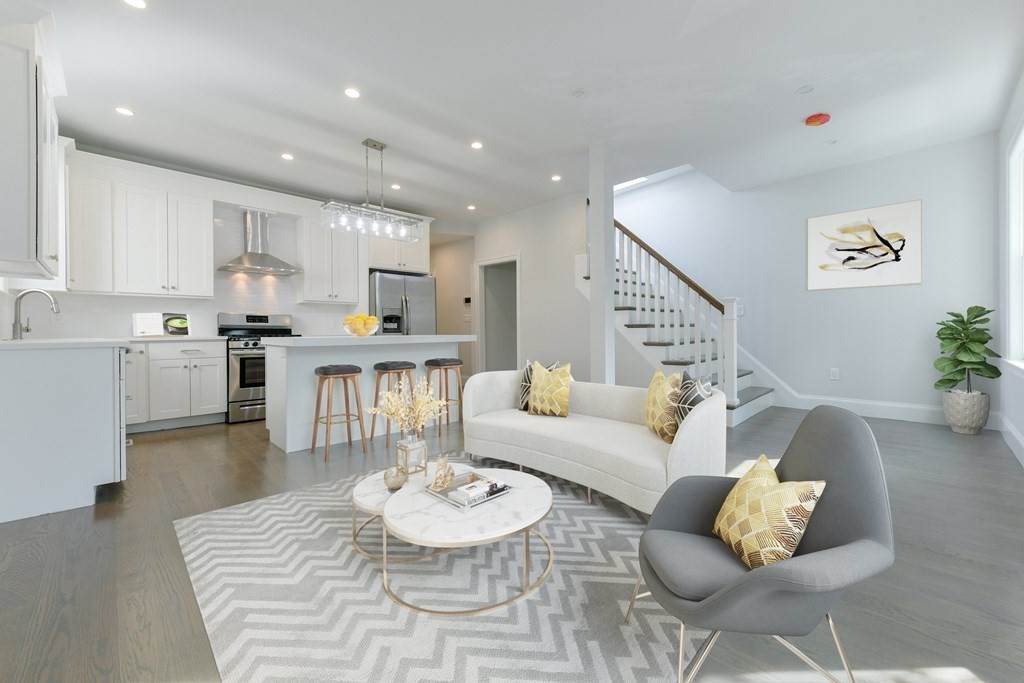610 East 8th St - Photo 1