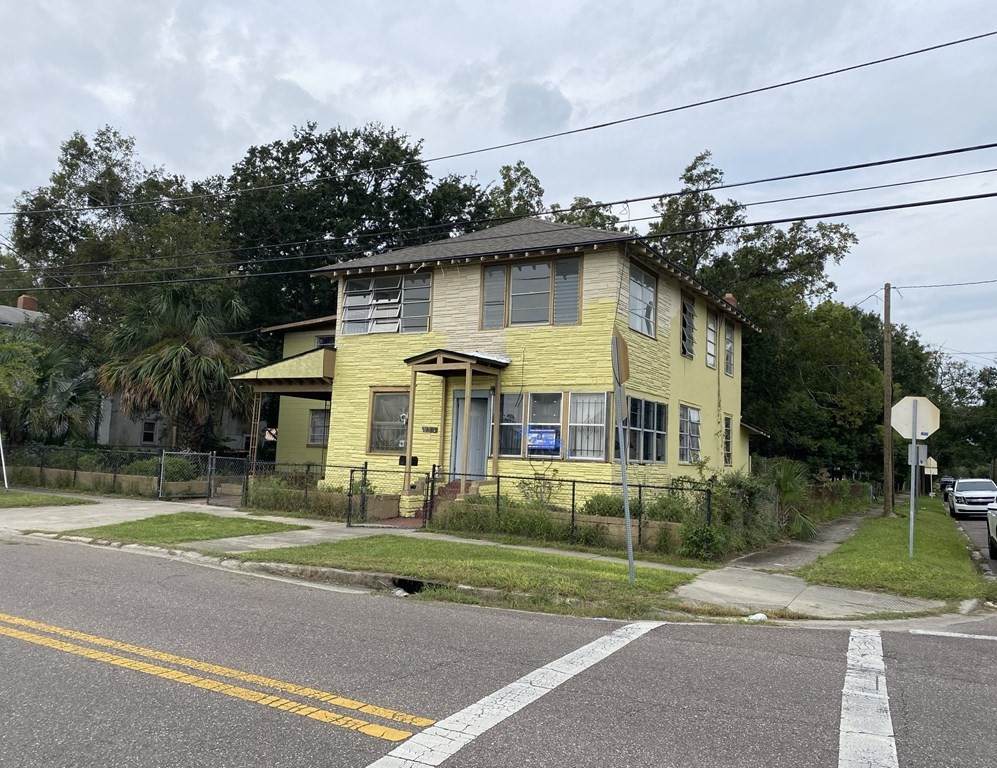 1778 Spires Ave - Photo 1
