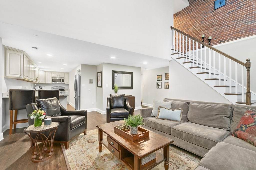 120 Commercial St - Photo 1