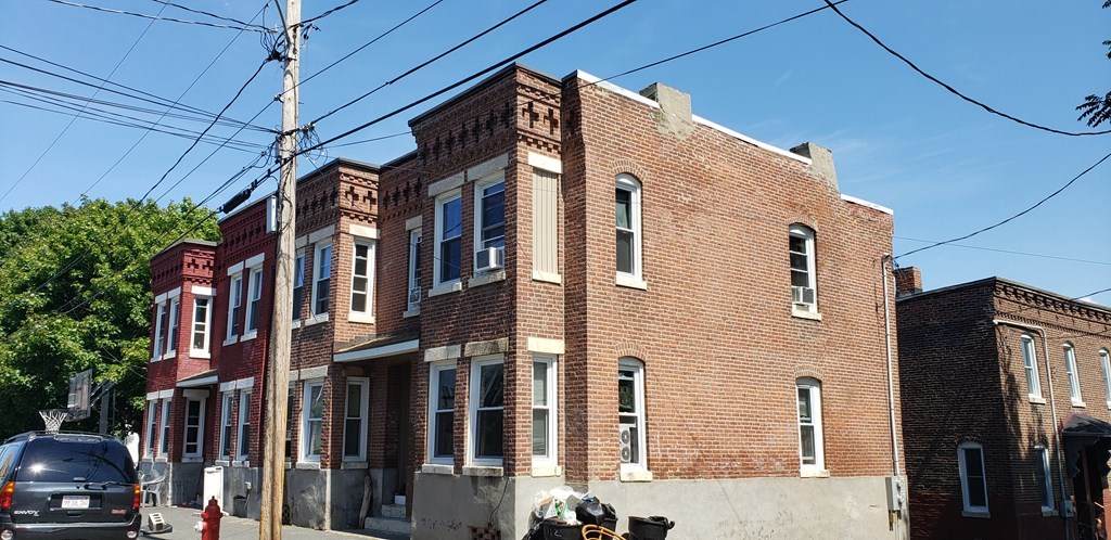 112-114 West Street - Photo 1
