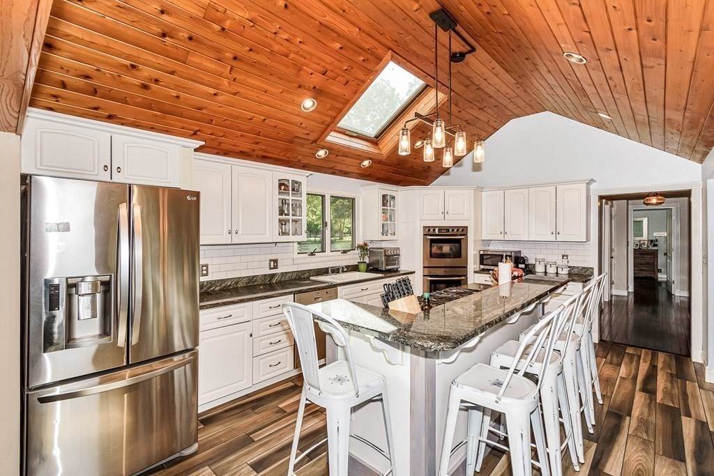 104 E Longmeadow Rd - Photo 1