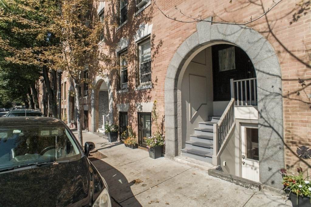 126 Union Park St - Photo 1
