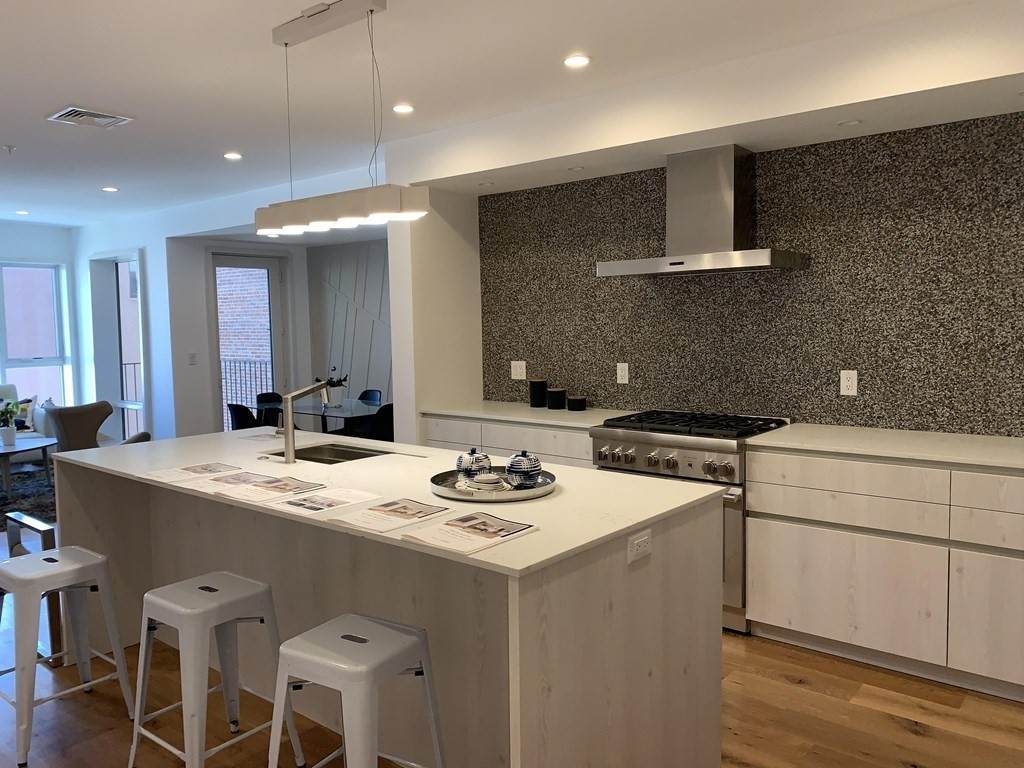362-364 West Broadway - Photo 1